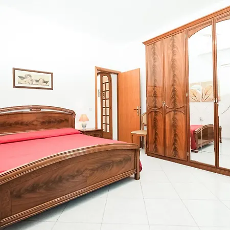 Holiday home 4 Bedroom Awesome In