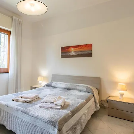 4 Bedroom Awesome In Holiday home *