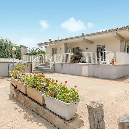 4 Bedroom Awesome In *