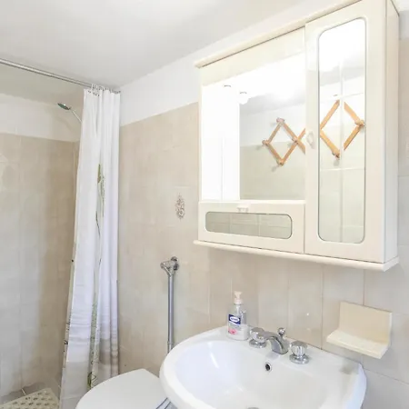 4 Bedroom Awesome In Holiday home *