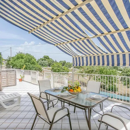 4 Bedroom Awesome In * Modica