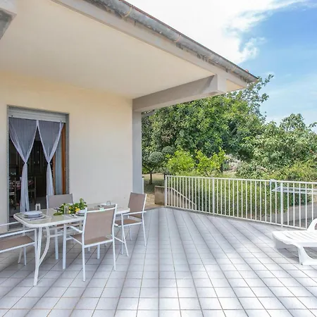 4 Bedroom Awesome In *