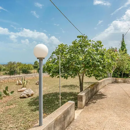 4 Bedroom Awesome In Prázdninový dům *