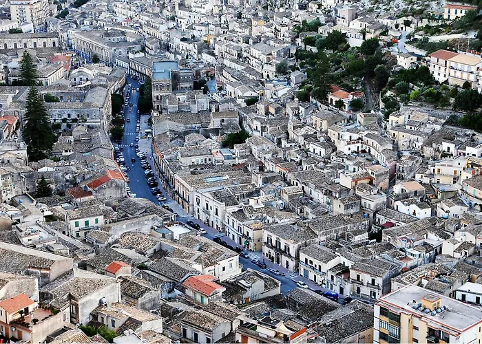 4 Bedroom Awesome In Modica