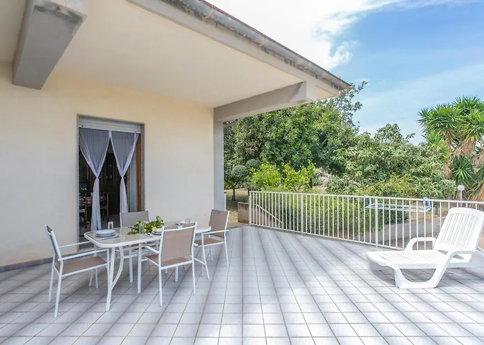 4 Bedroom Awesome In *